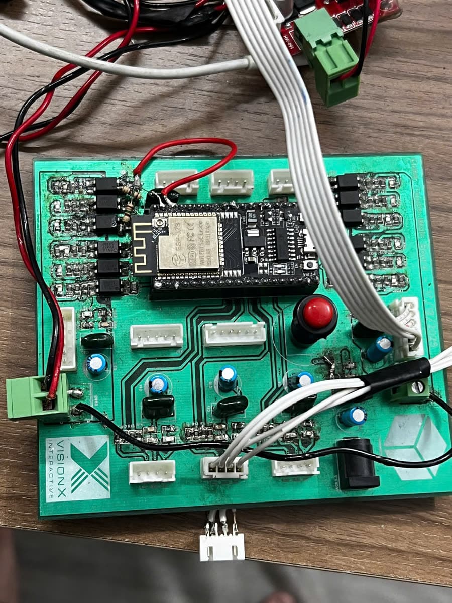 Single Cube — Robot trưng bày di động